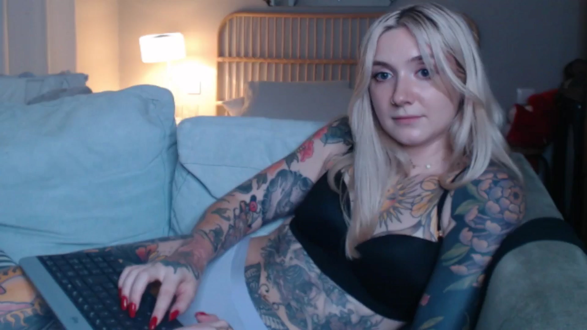 Gallery image thumbnail from Tattoo_bbgirl's myfreecams stream on, 10/01/2024, 20:07 image 12 of 20