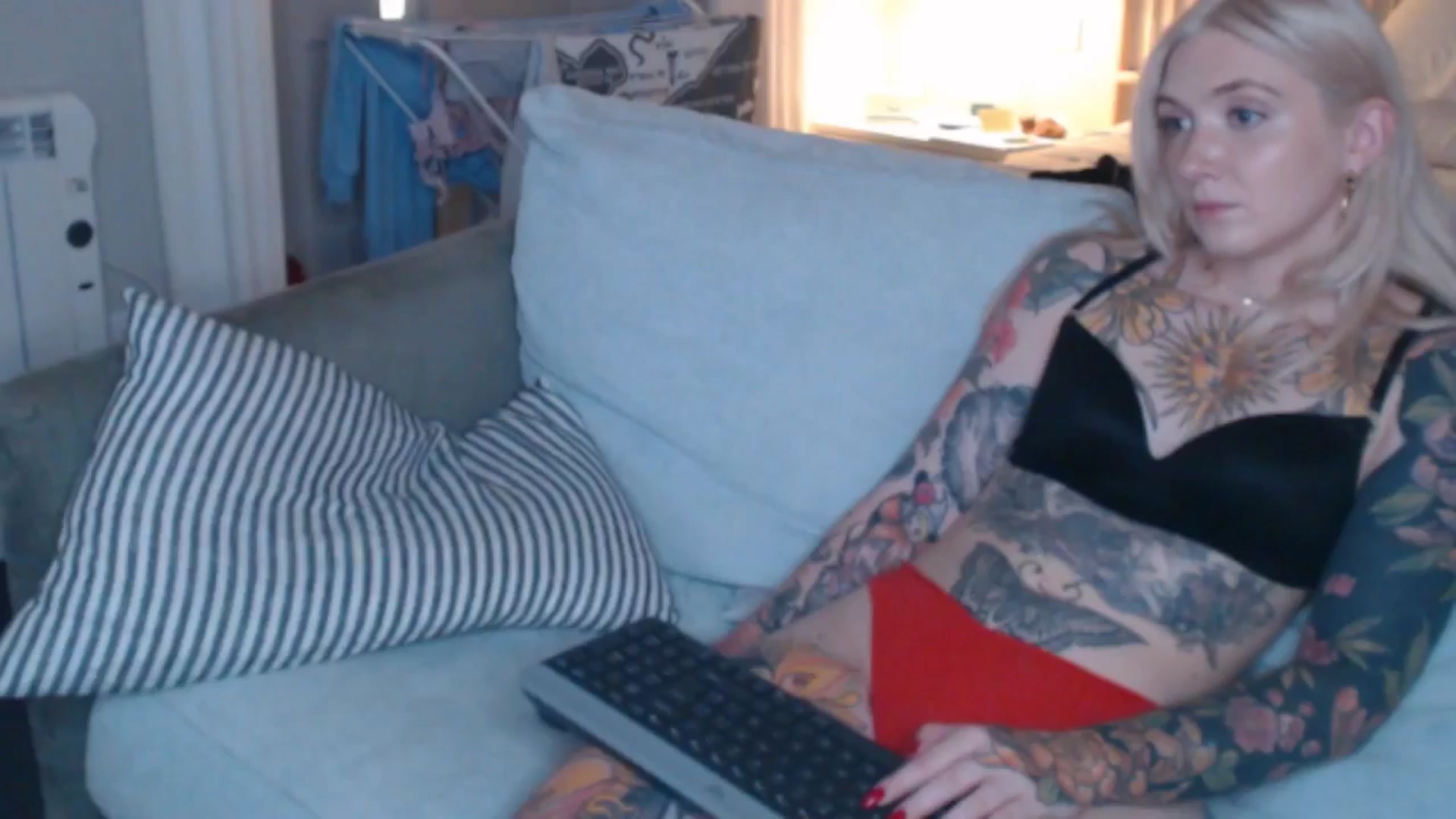 Gallery image thumbnail from Tattoo_bbgirl's myfreecams stream on, 10/16/2024, 19:36 image 17 of 20
