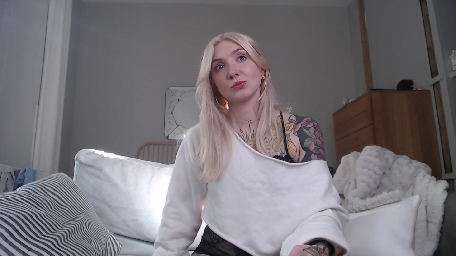 Gallery image thumbnail from Tattoo_bbgirl's myfreecams stream on, 10/18/2024, 14:44 image 8 of 20