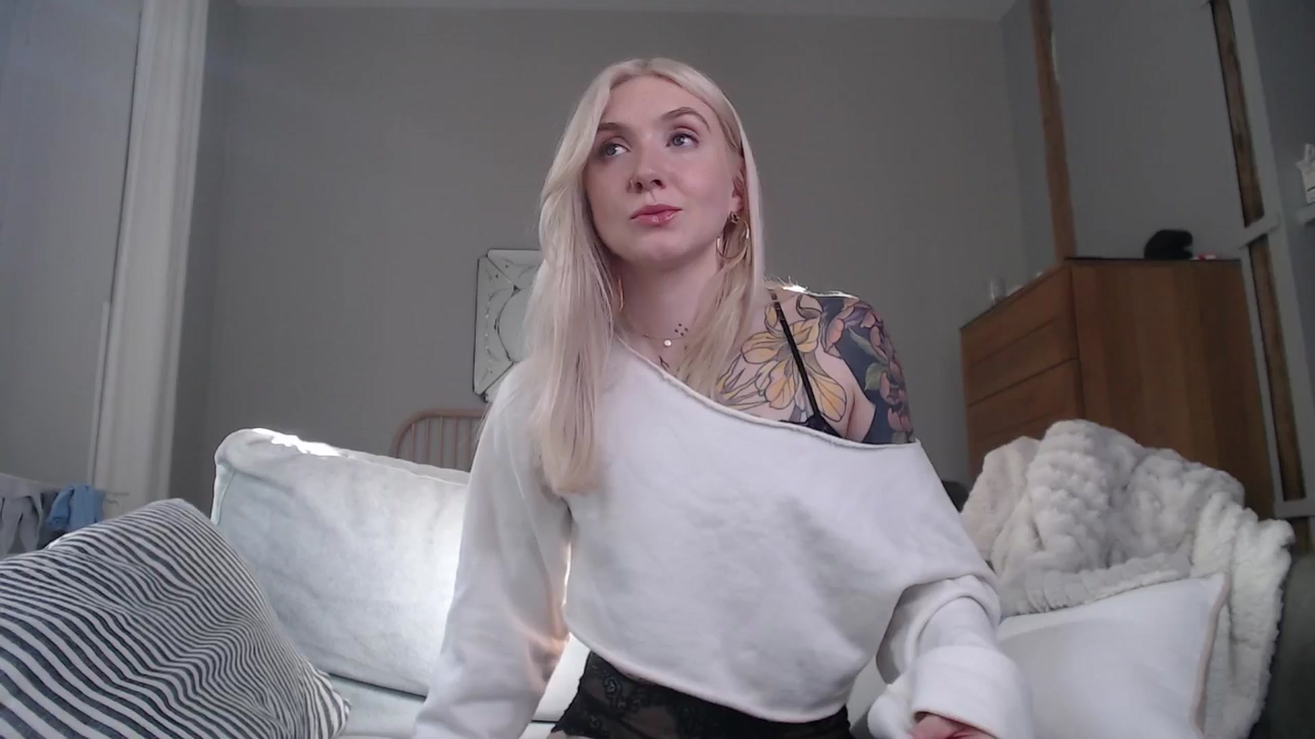Gallery image thumbnail from Tattoo_bbgirl's myfreecams stream on, 10/18/2024, 14:44 image 10 of 20