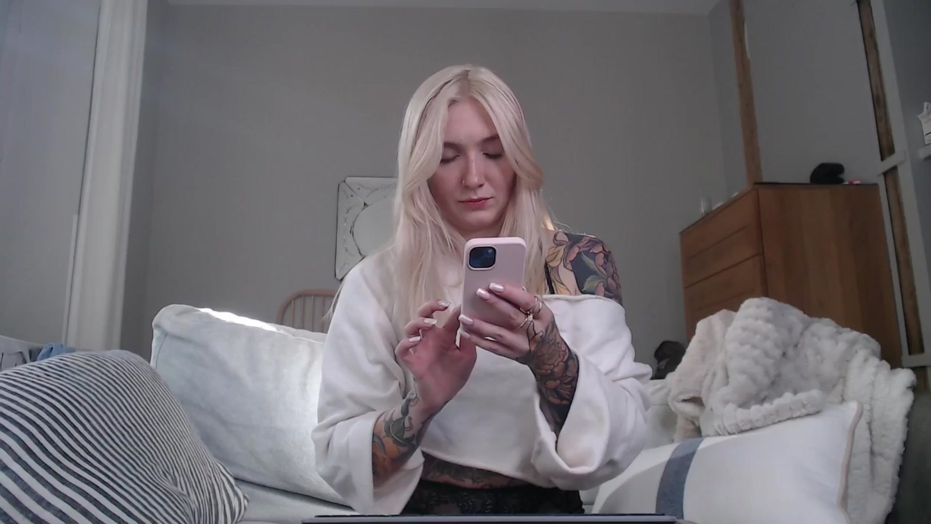 Gallery image thumbnail from Tattoo_bbgirl's myfreecams stream on, 10/18/2024, 14:44 image 4 of 20
