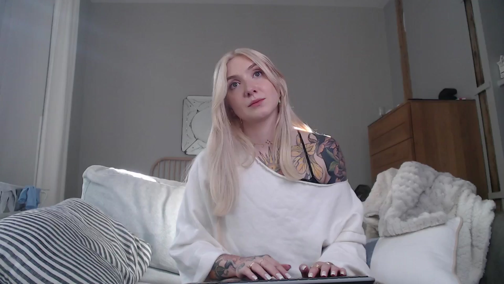 Gallery image thumbnail from Tattoo_bbgirl's myfreecams stream on, 10/18/2024, 14:44 image 2 of 20