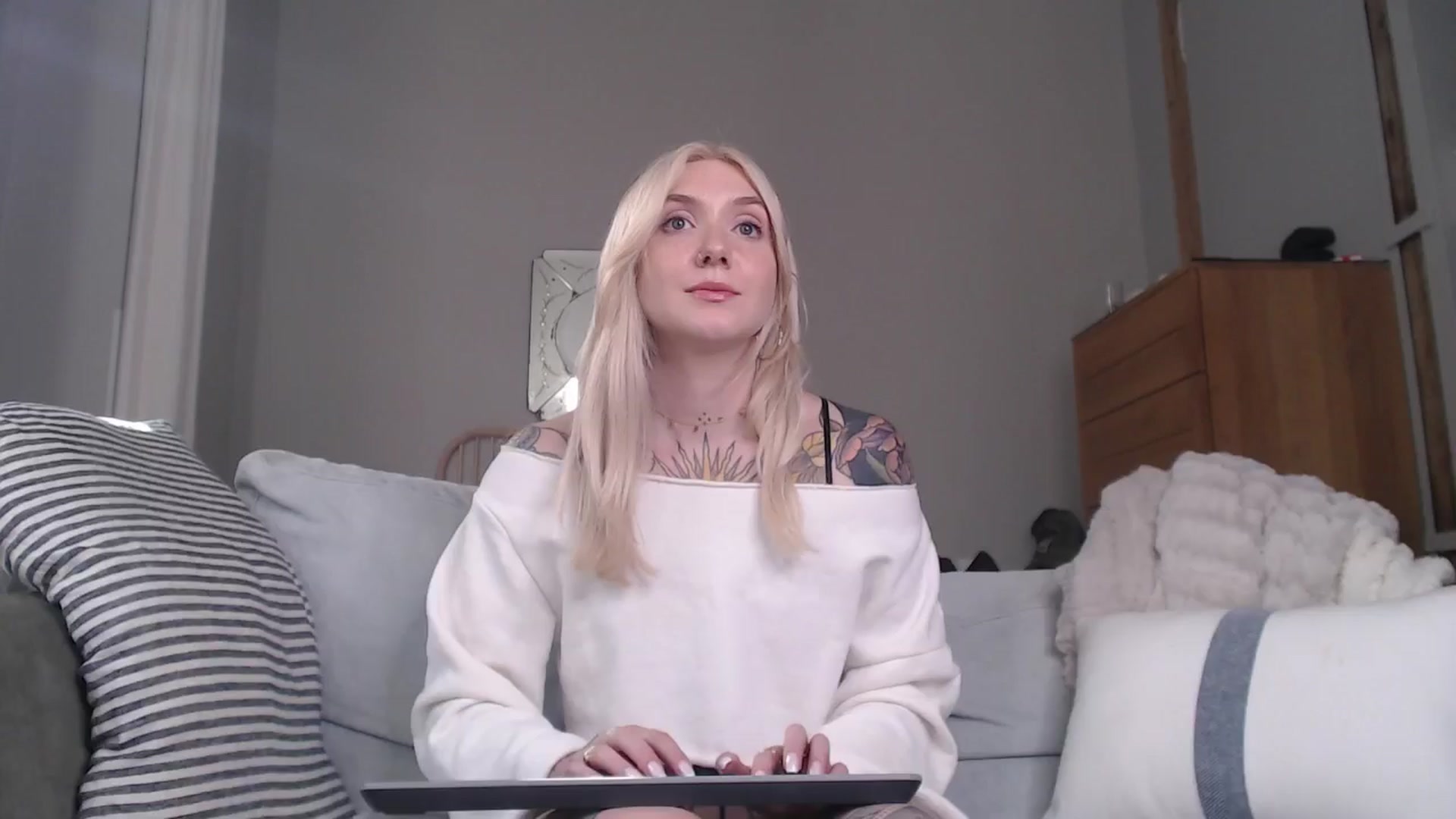 Gallery image thumbnail from Tattoo_bbgirl's myfreecams stream on, 10/18/2024, 15:39 image 8 of 20