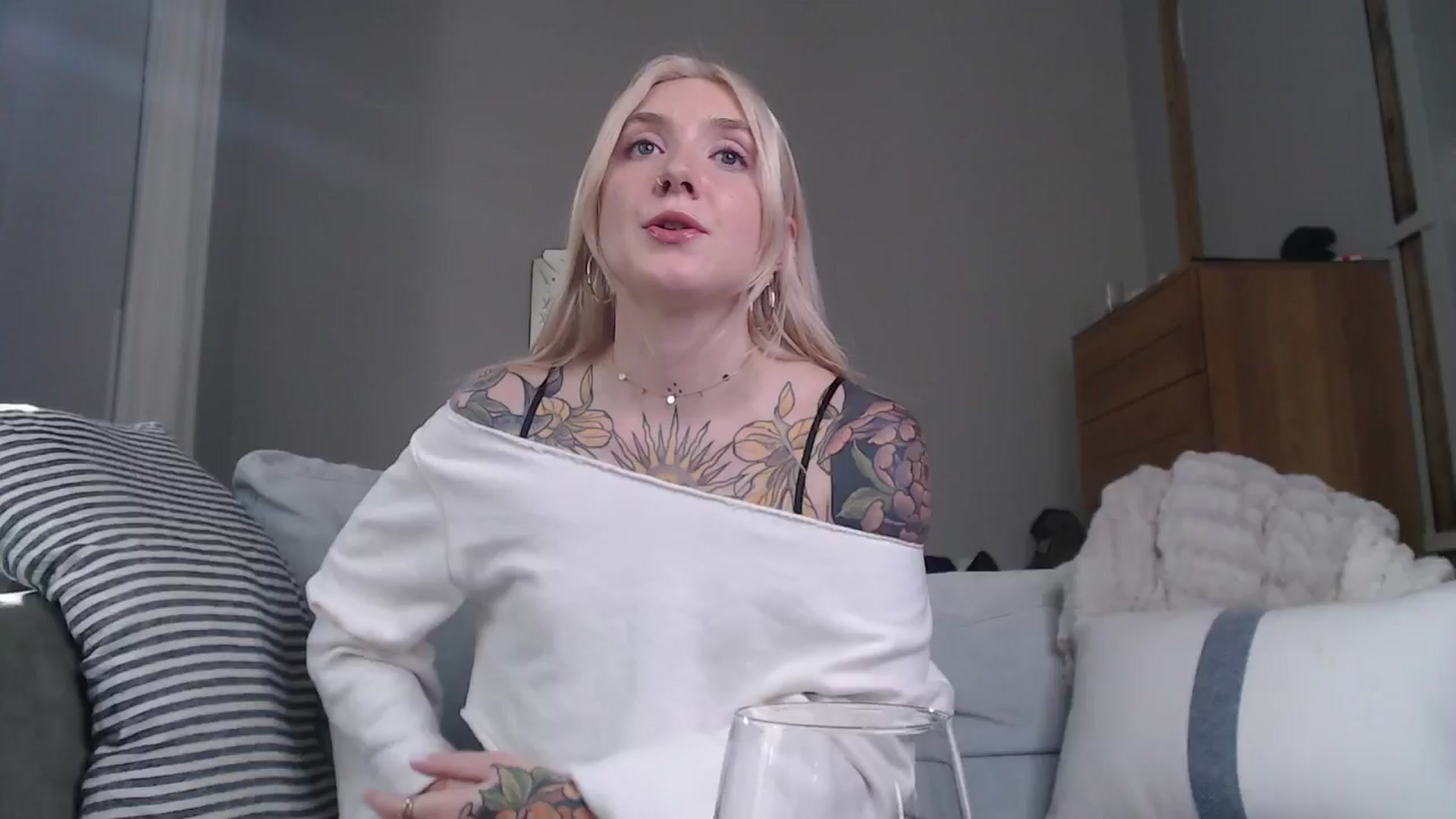Gallery image thumbnail from Tattoo_bbgirl's myfreecams stream on, 10/18/2024, 15:39 image 17 of 20
