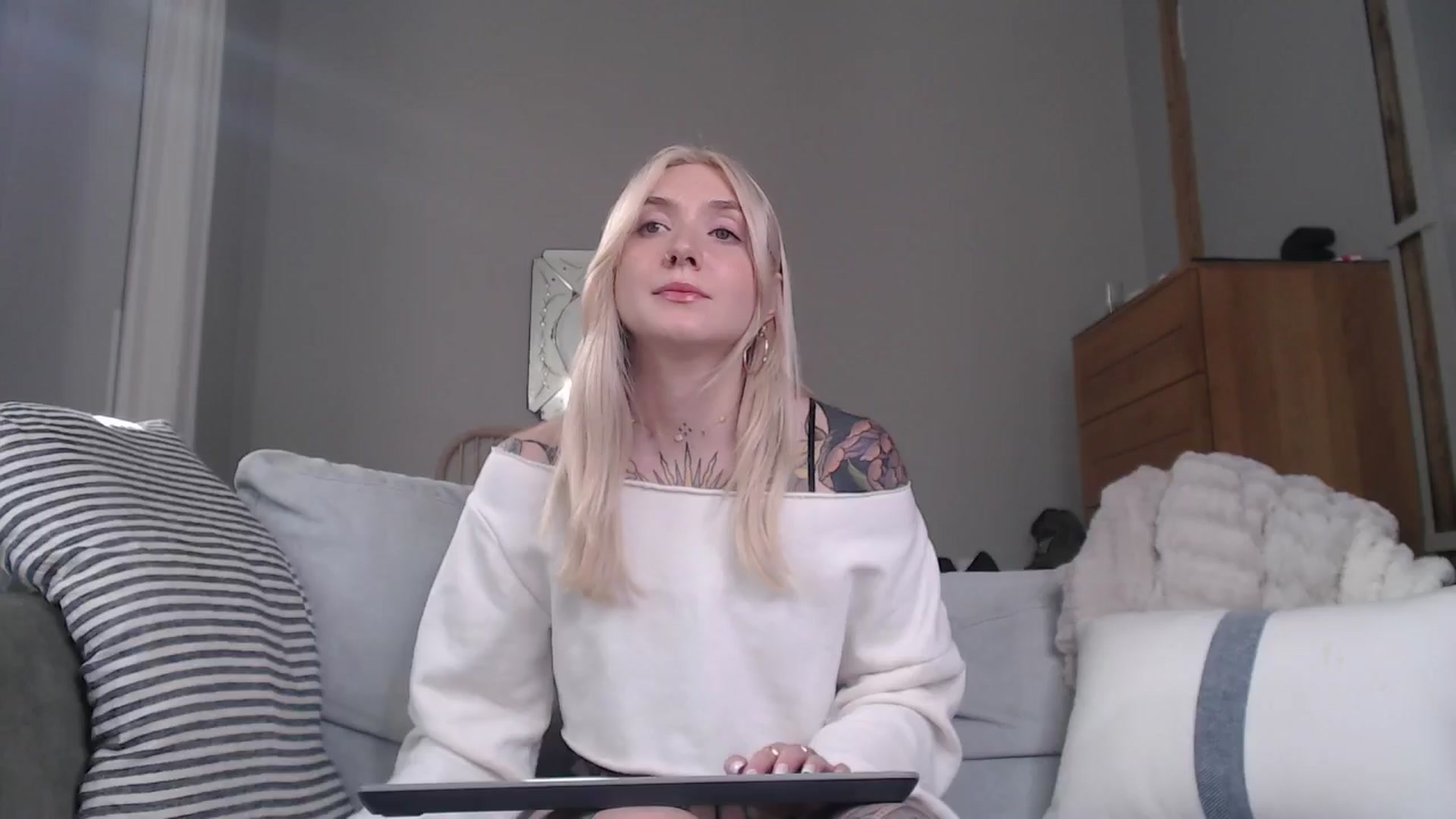 Gallery image thumbnail from Tattoo_bbgirl's myfreecams stream on, 10/18/2024, 15:39 image 9 of 20