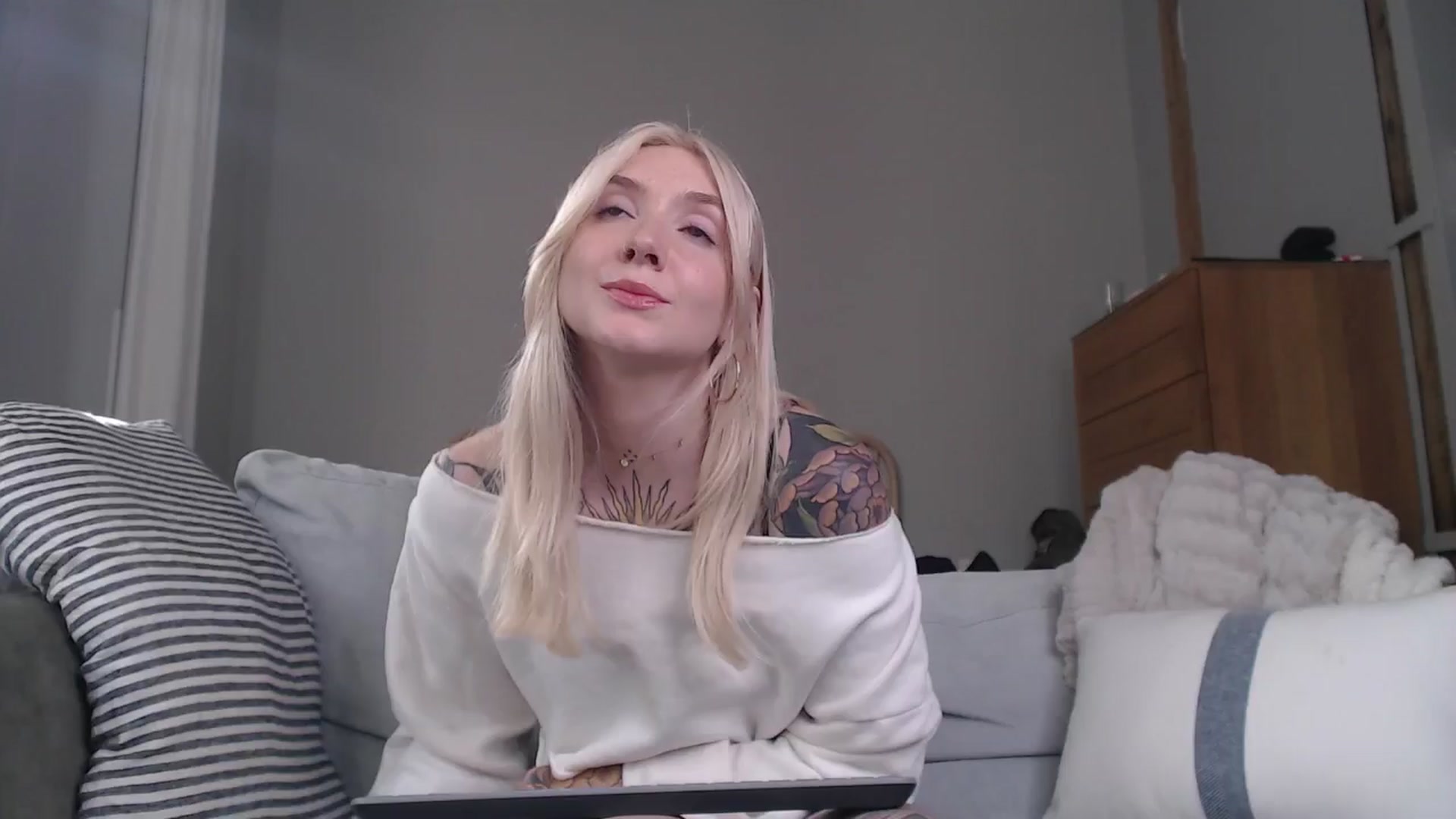 Gallery image thumbnail from Tattoo_bbgirl's myfreecams stream on, 10/18/2024, 15:39 image 10 of 20