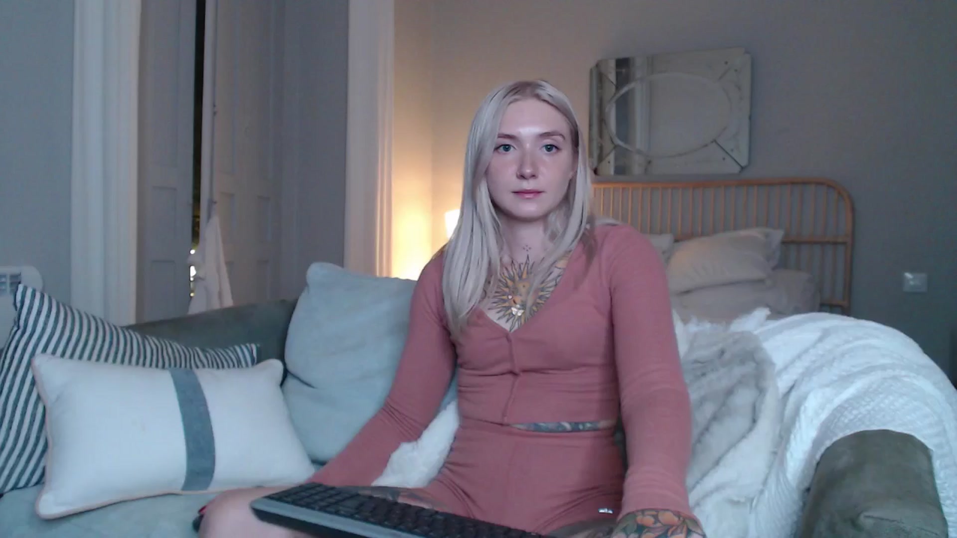 Gallery image thumbnail from Tattoo_bbgirl's myfreecams stream on, 12/01/2024, 18:42 image 17 of 20