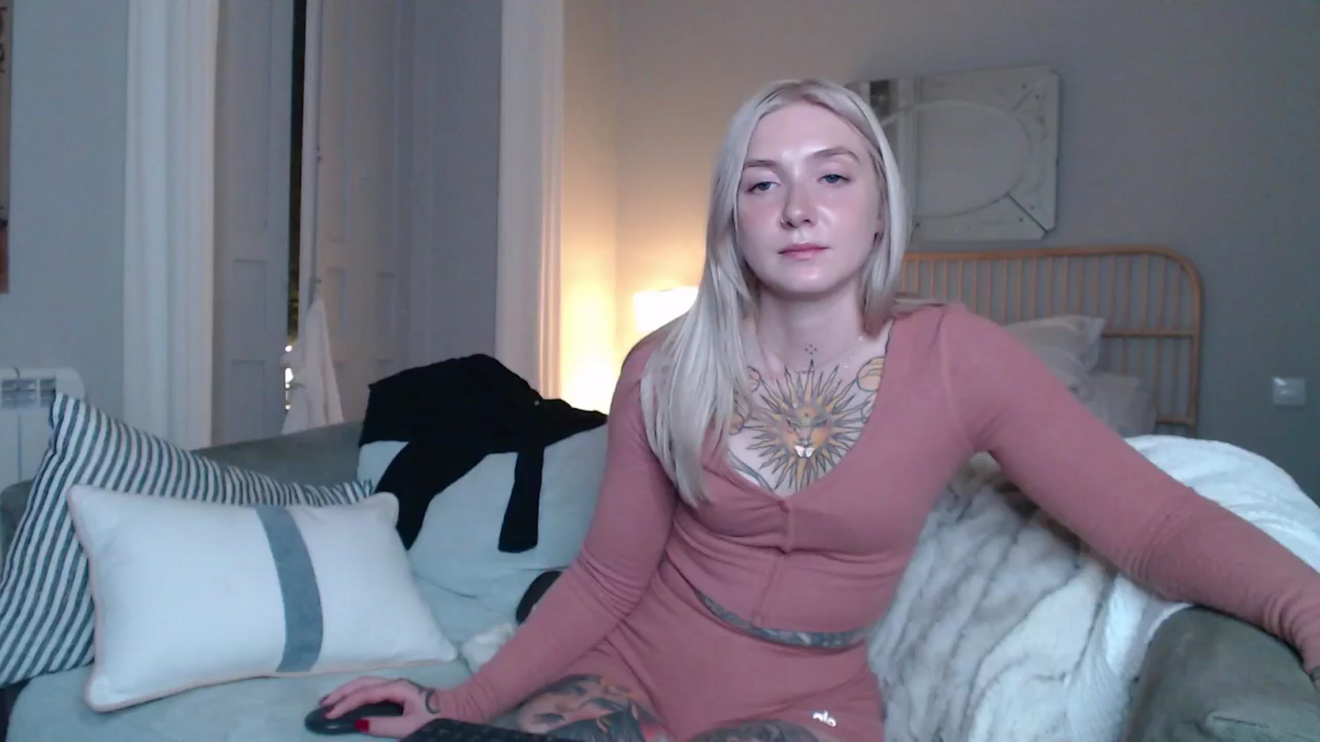Gallery image thumbnail from Tattoo_bbgirl's myfreecams stream on, 12/01/2024, 18:42 image 10 of 20