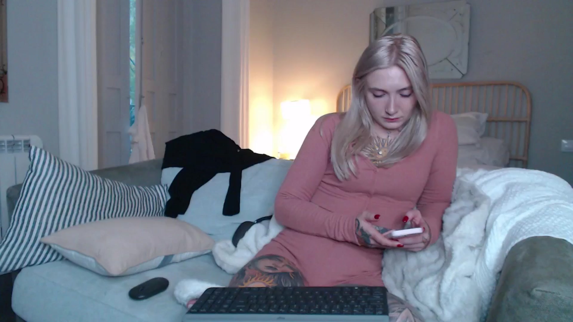 Gallery image thumbnail from Tattoo_bbgirl's myfreecams stream on, 12/01/2024, 18:42 image 4 of 20