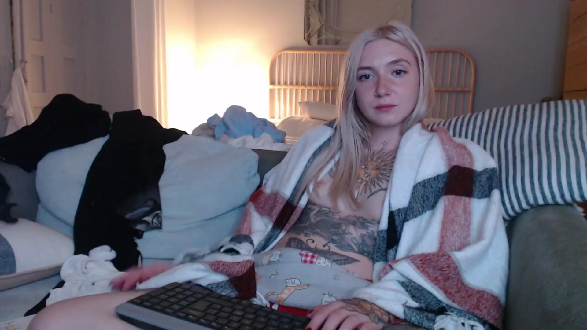Gallery image thumbnail from Tattoo_bbgirl's myfreecams stream on, 12/03/2024, 20:32 image 16 of 20