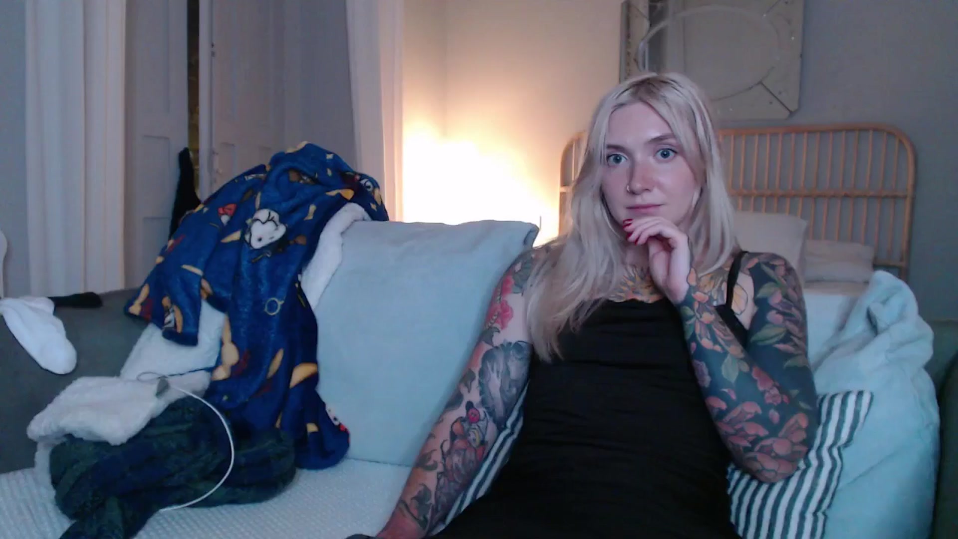 Gallery image thumbnail from Tattoo_bbgirl's myfreecams stream on, 12/15/2024, 19:39 image 16 of 20