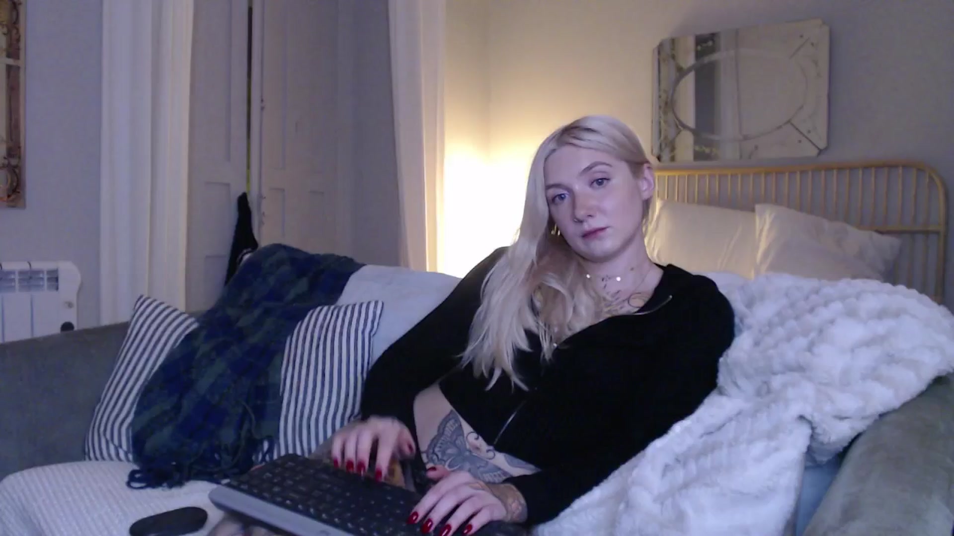 Gallery image thumbnail from Tattoo_bbgirl's myfreecams stream on, 12/17/2024, 20:36 image 19 of 20