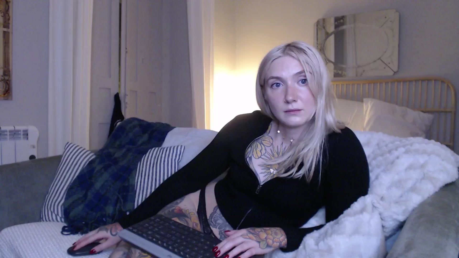 Gallery image thumbnail from Tattoo_bbgirl's myfreecams stream on, 12/17/2024, 20:36 image 17 of 20
