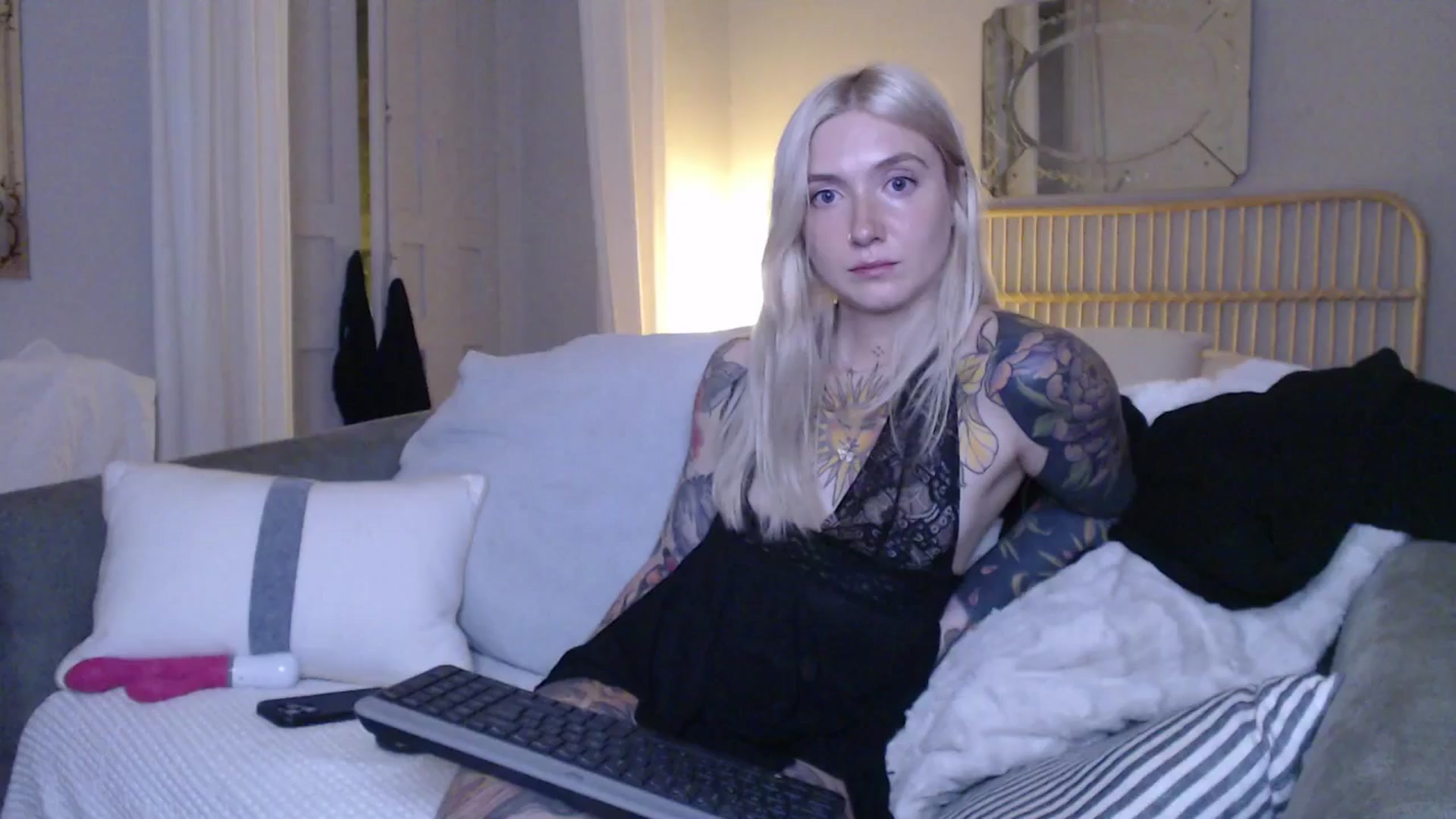 Gallery image thumbnail from Tattoo_bbgirl's myfreecams stream on, 12/21/2024, 23:20 image 16 of 20