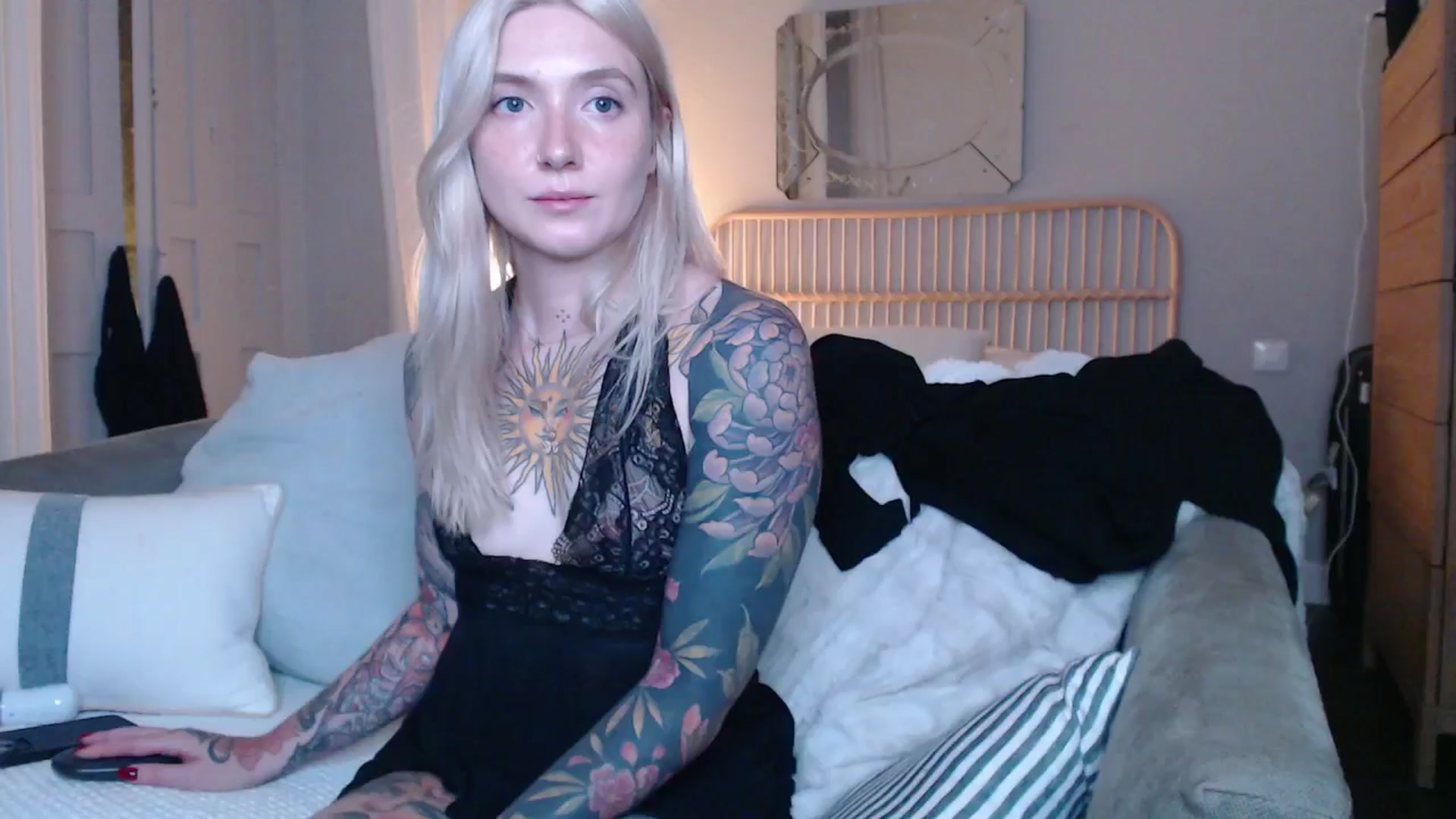 Gallery image thumbnail from Tattoo_bbgirl's myfreecams stream on, 12/21/2024, 23:20 image 10 of 20