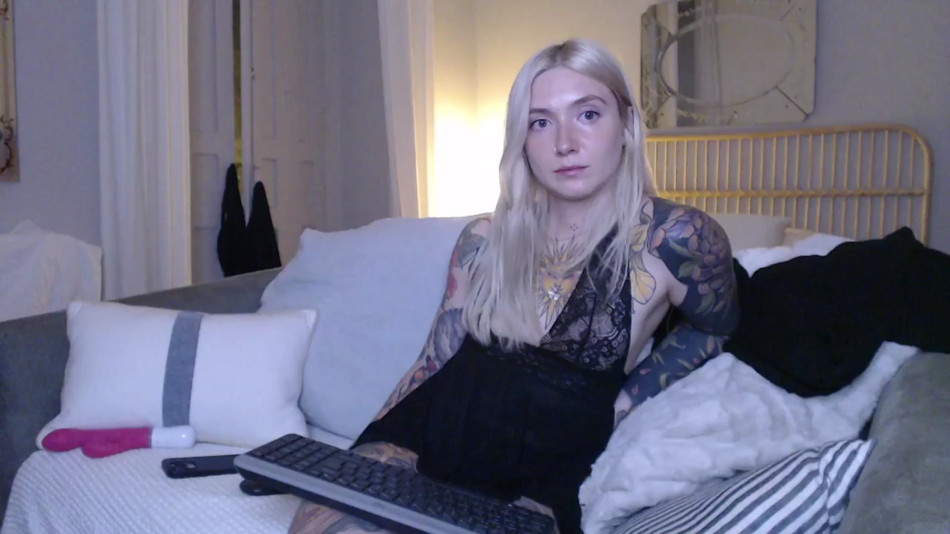 Gallery image thumbnail from Tattoo_bbgirl's myfreecams stream on, 12/21/2024, 23:20 image 15 of 20