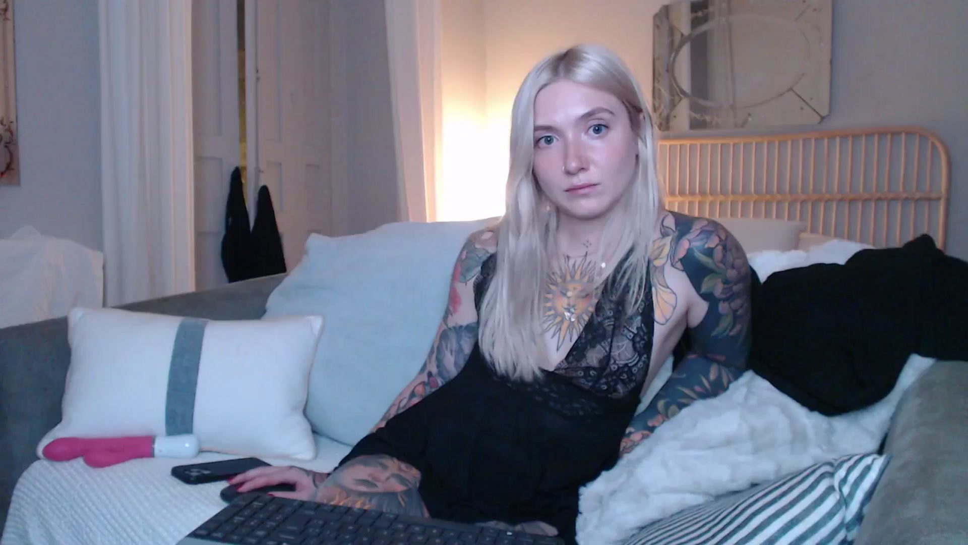 Gallery image thumbnail from Tattoo_bbgirl's myfreecams stream on, 12/21/2024, 23:20 image 17 of 20