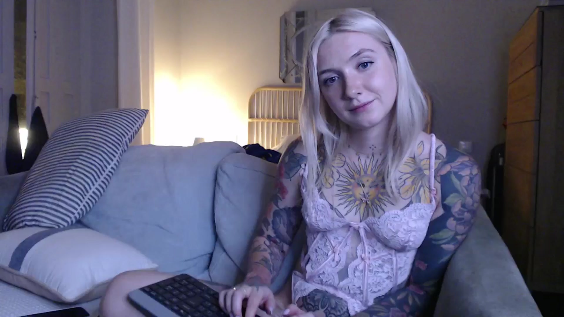 Gallery image thumbnail from Tattoo_bbgirl's myfreecams stream on, 12/23/2024, 21:23 image 15 of 20
