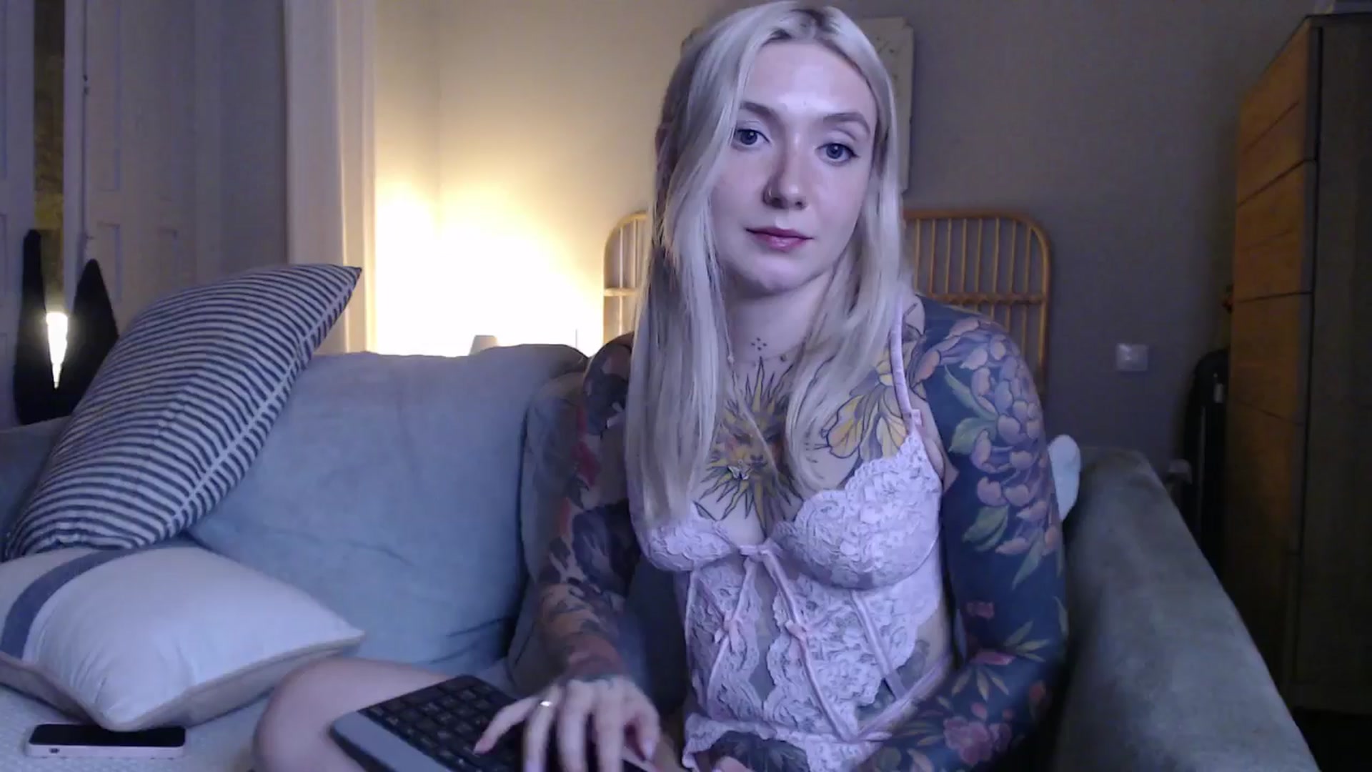 Gallery image thumbnail from Tattoo_bbgirl's myfreecams stream on, 12/23/2024, 21:23 image 17 of 20