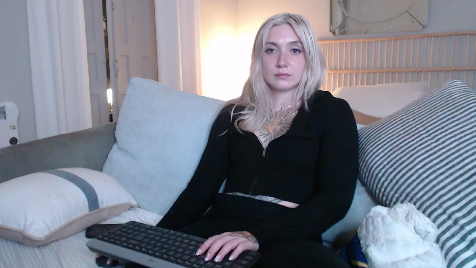 Gallery image thumbnail from Tattoo_bbgirl's myfreecams stream on, 12/31/2024, 20:31 image 16 of 20
