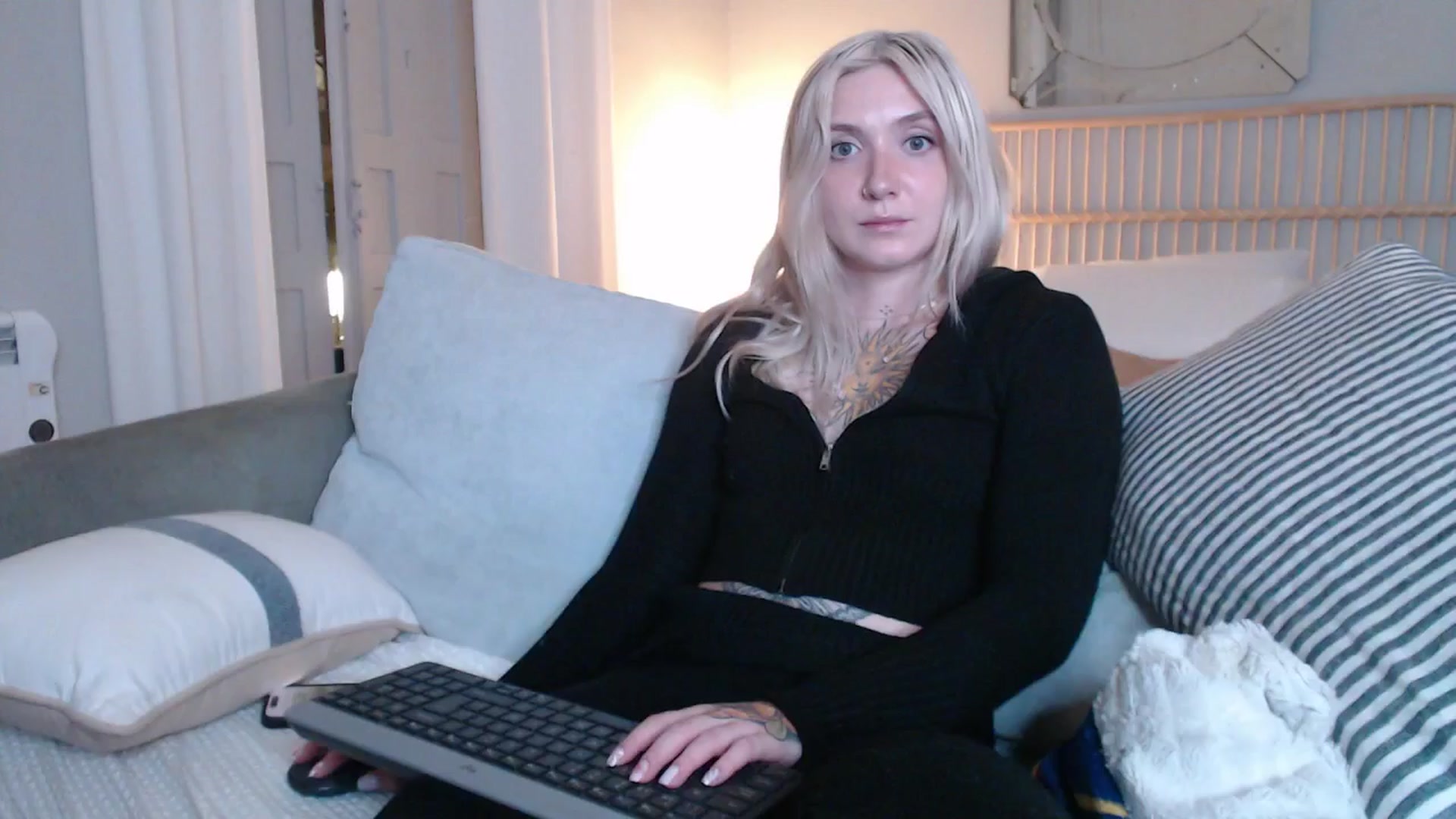 Gallery image thumbnail from Tattoo_bbgirl's myfreecams stream on, 12/31/2024, 20:31 image 15 of 20