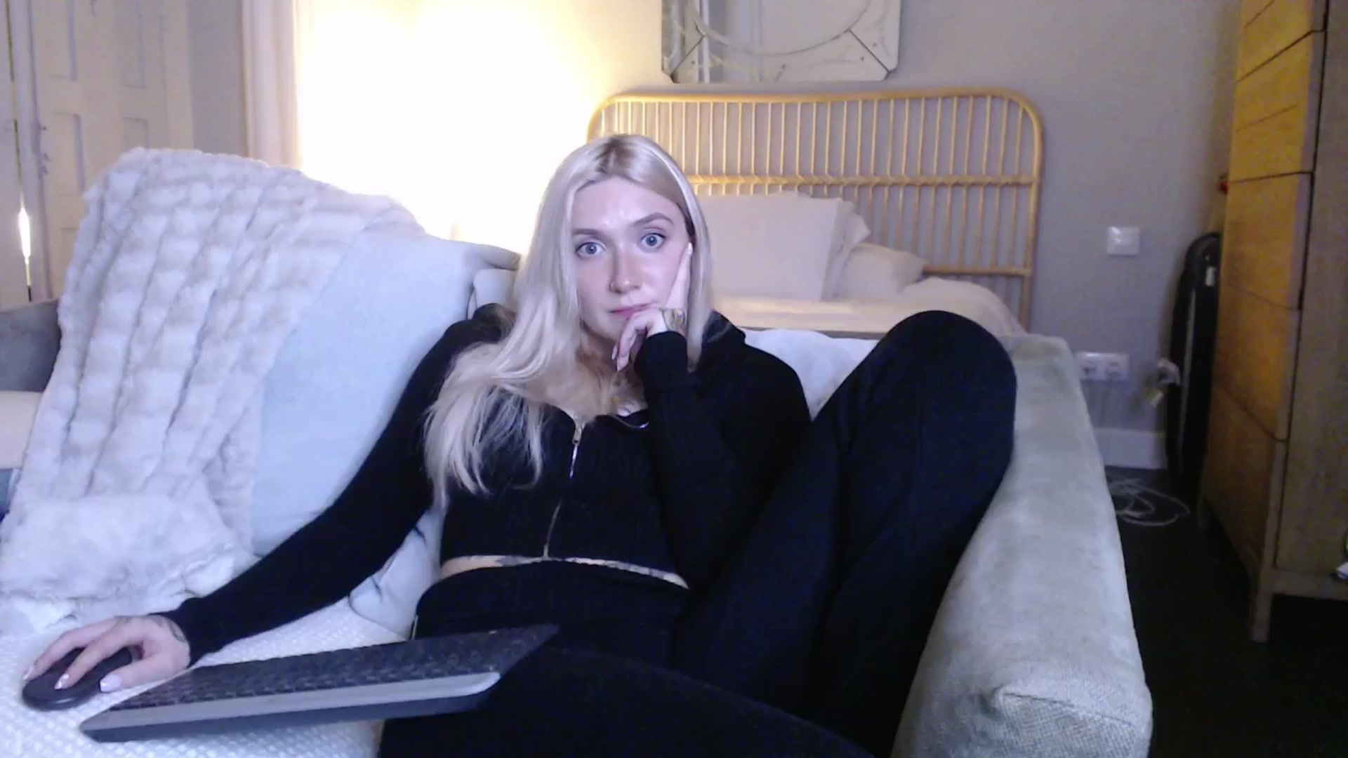 Gallery image thumbnail from Tattoo_bbgirl's myfreecams stream on, 01/04/2025, 21:50 image 12 of 20