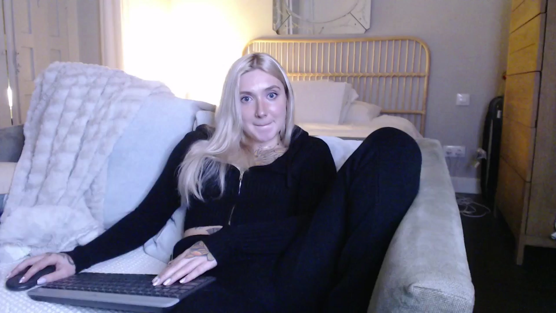 Gallery image thumbnail from Tattoo_bbgirl's myfreecams stream on, 01/04/2025, 21:50 image 11 of 20
