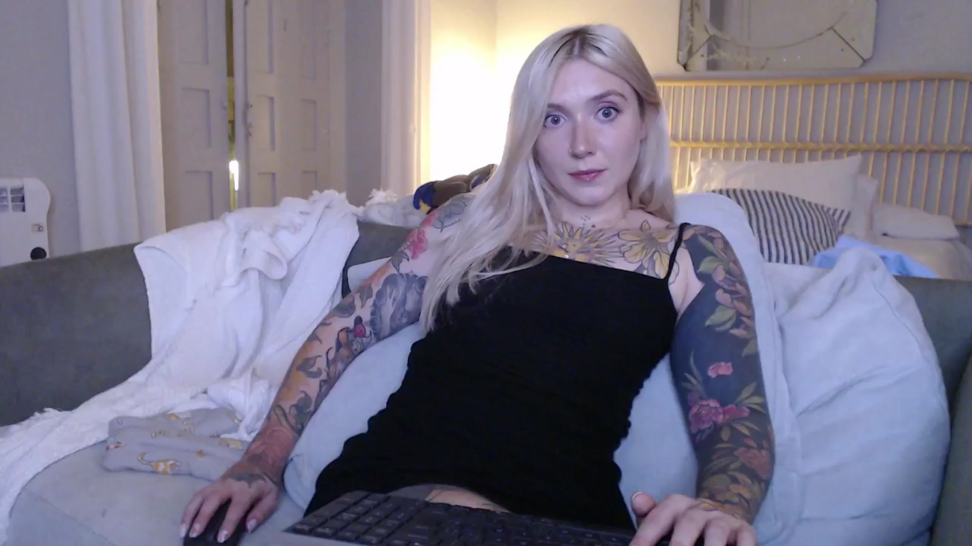 Gallery image thumbnail from Tattoo_bbgirl's myfreecams stream on, 01/07/2025, 22:55 image 17 of 20