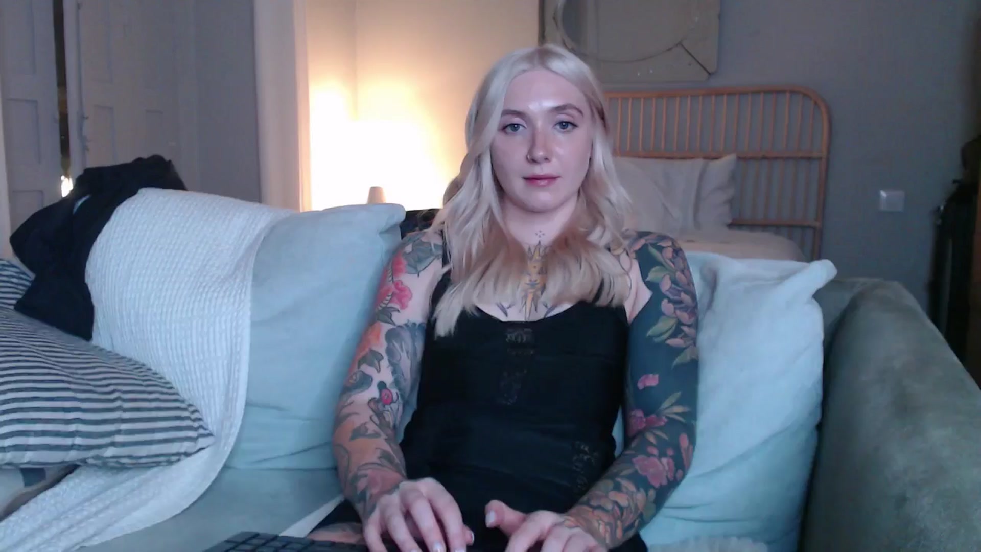 Gallery image thumbnail from Tattoo_bbgirl's myfreecams stream on, 01/21/2025, 20:29 image 16 of 20