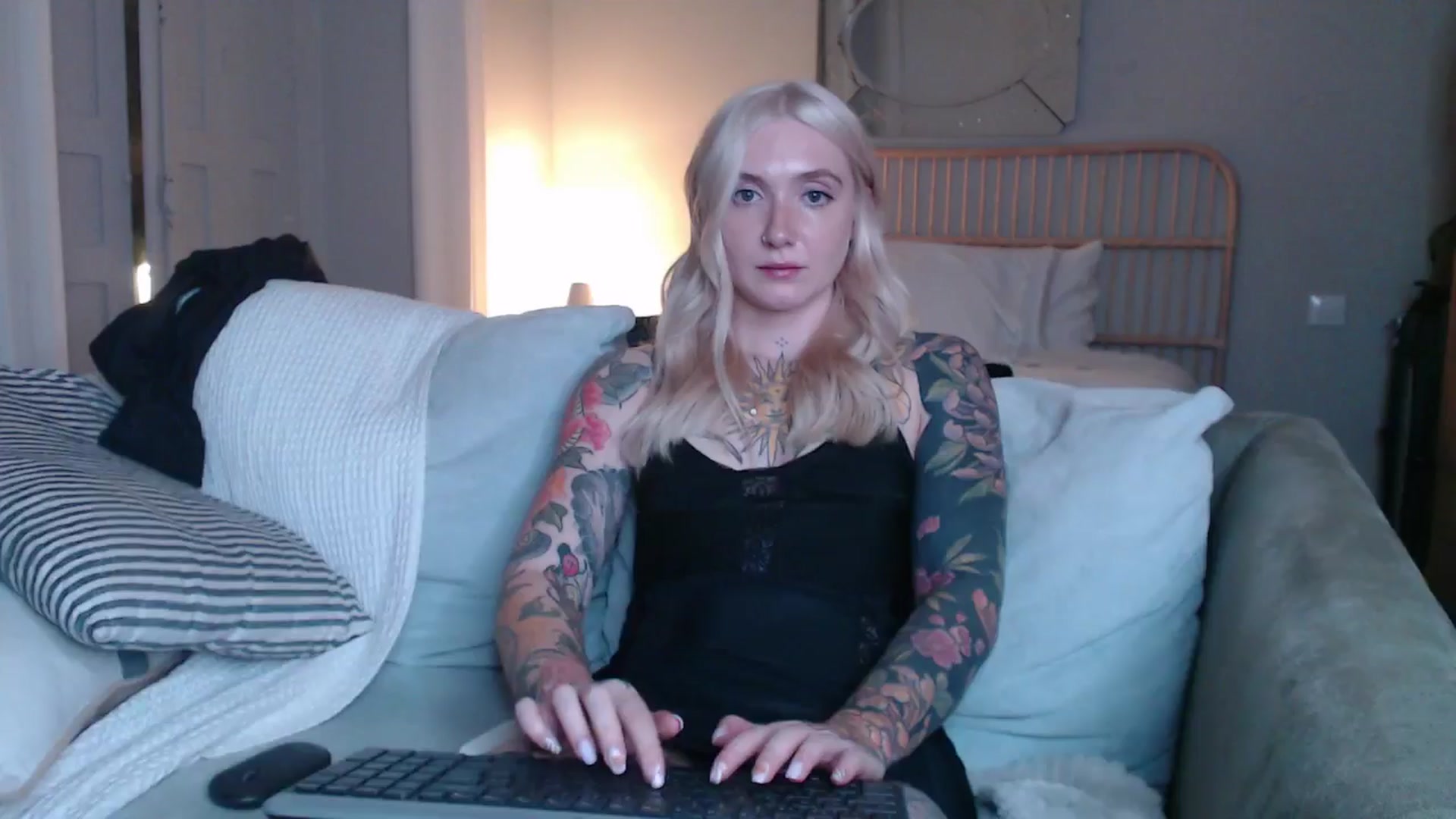 Gallery image thumbnail from Tattoo_bbgirl's myfreecams stream on, 01/21/2025, 20:29 image 15 of 20