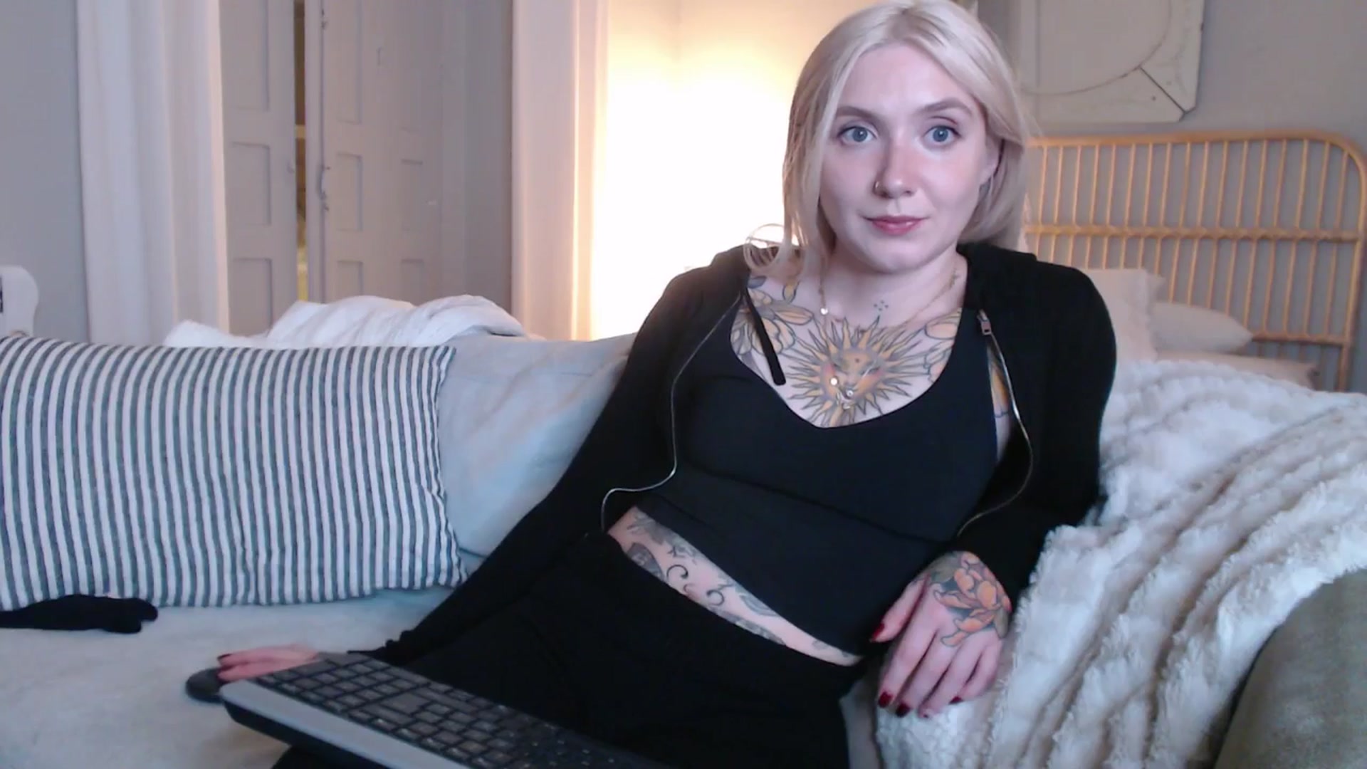 Gallery image thumbnail from Tattoo_bbgirl's myfreecams stream on, 01/30/2025, 22:54 image 16 of 20