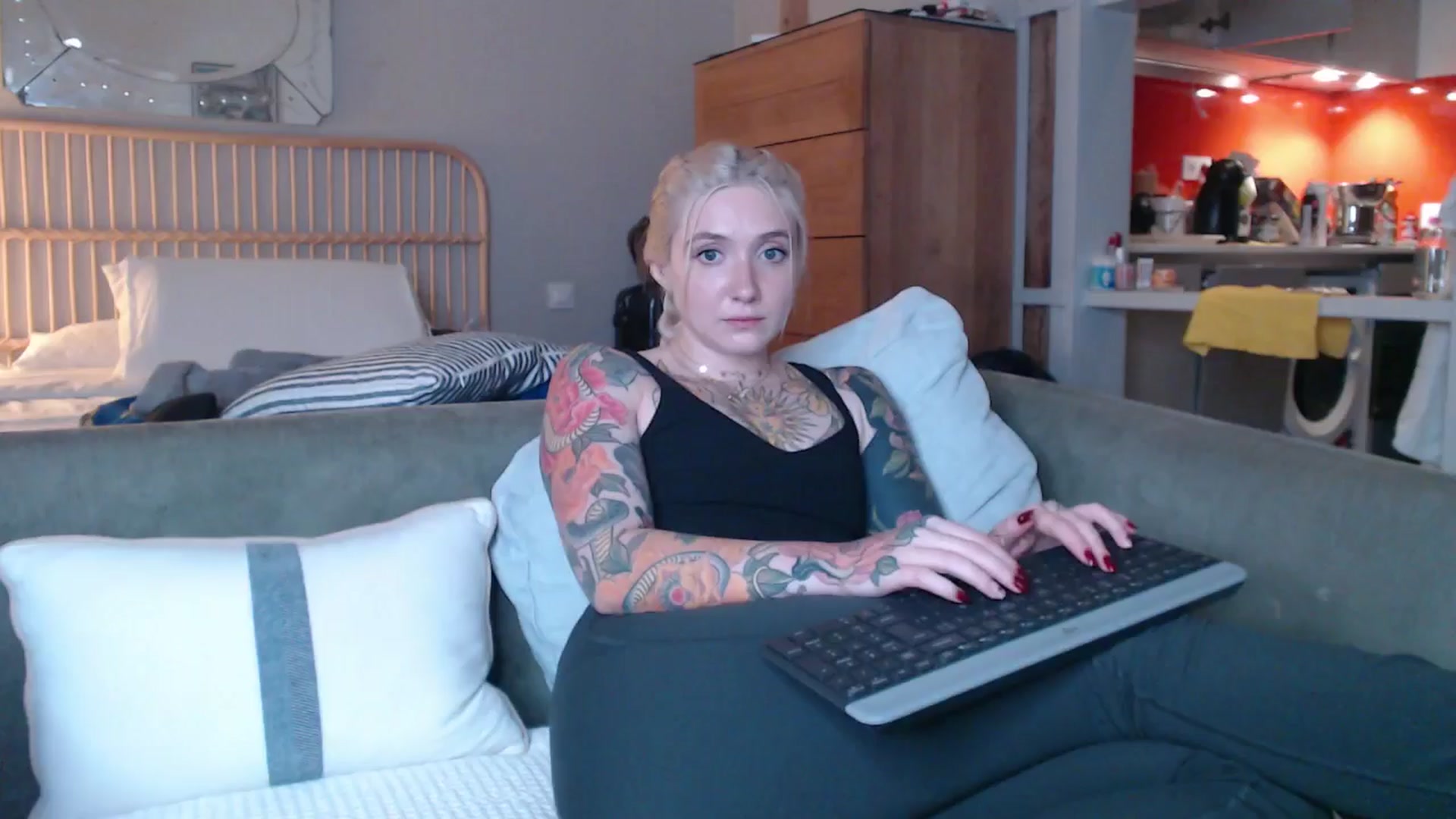 Gallery image thumbnail from Tattoo_bbgirl's myfreecams stream on, 02/05/2025, 20:04 image 12 of 20