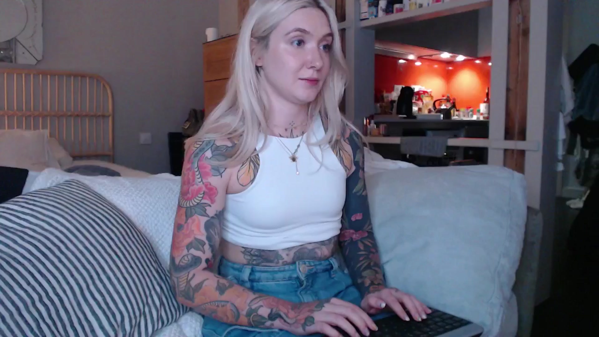 Gallery image thumbnail from Tattoo_bbgirl's myfreecams stream on, 03/01/2025, 20:27 image 12 of 20