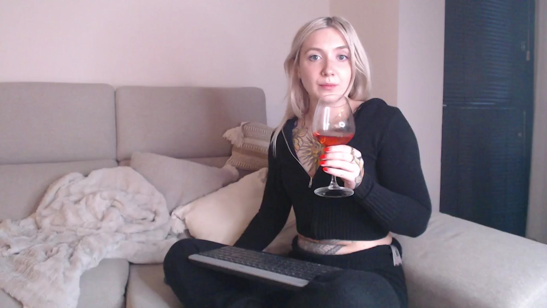 Gallery image thumbnail from Tattoo_bbgirl's myfreecams stream on, 04/16/2025, 19:26 image 19 of 20