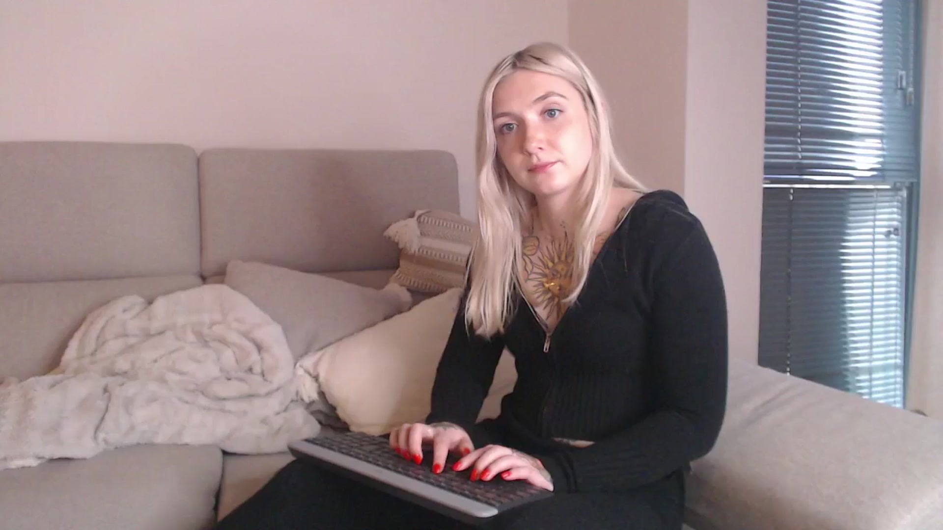 Gallery image thumbnail from Tattoo_bbgirl's myfreecams stream on, 04/16/2025, 19:26 image 13 of 20