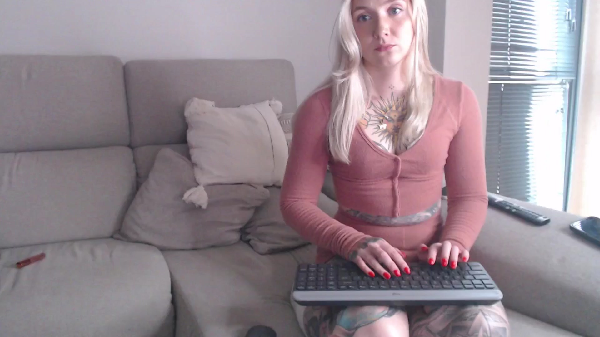 Gallery image thumbnail from Tattoo_bbgirl's myfreecams stream on, 04/17/2025, 18:41 image 1 of 20