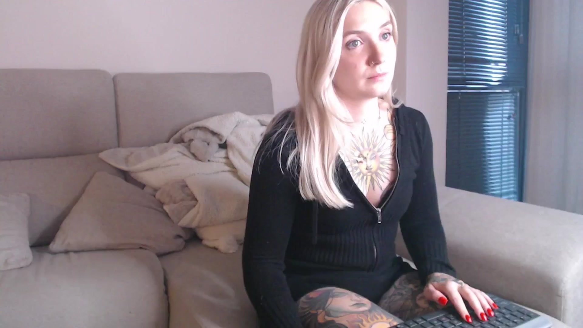 Gallery image thumbnail from Tattoo_bbgirl's myfreecams stream on, 04/19/2025, 20:08 image 1 of 20