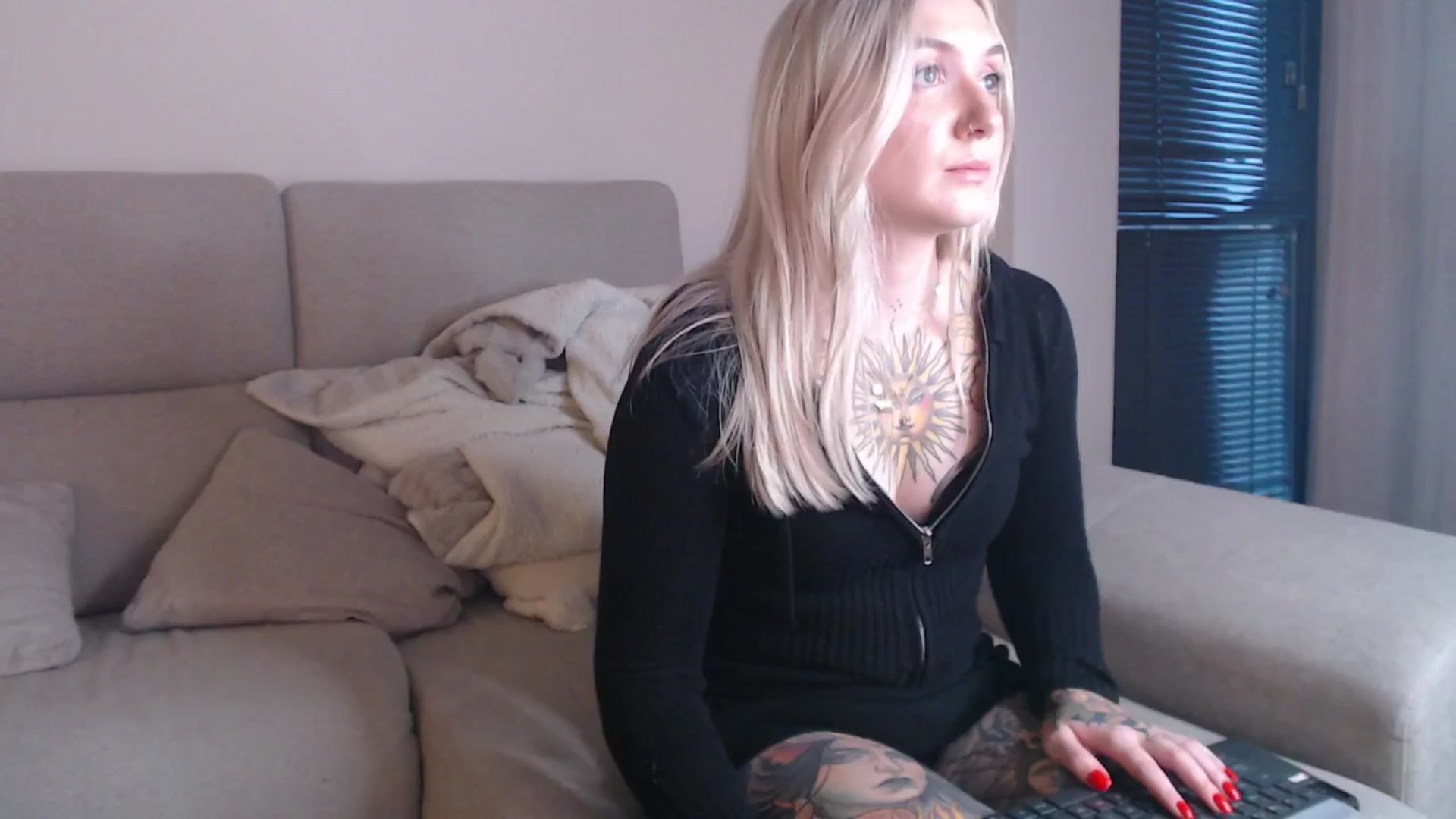 Gallery image thumbnail from Tattoo_bbgirl's myfreecams stream on, 04/19/2025, 20:08 image 4 of 20