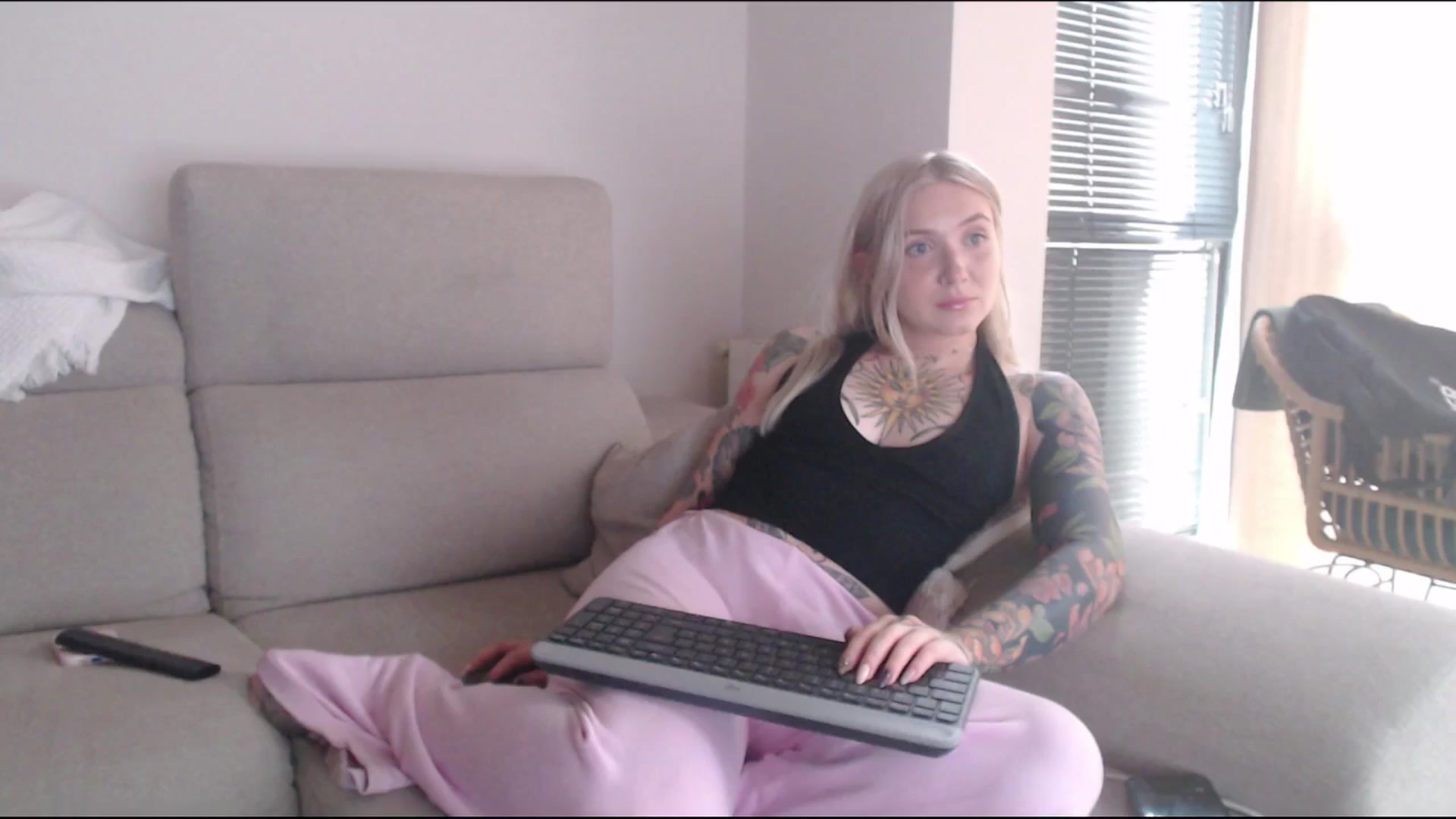 Gallery image thumbnail from Tattoo_bbgirl's myfreecams stream on, 06/28/2025, 19:56 image 10 of 20