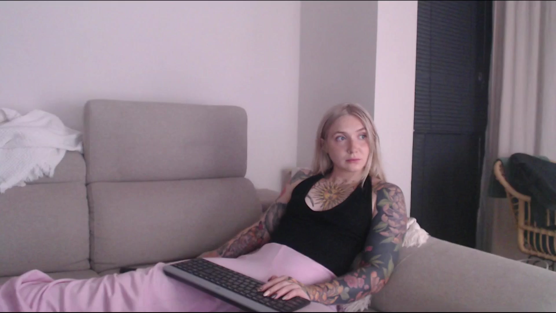Gallery image thumbnail from Tattoo_bbgirl's myfreecams stream on, 06/28/2025, 23:00 image 16 of 20