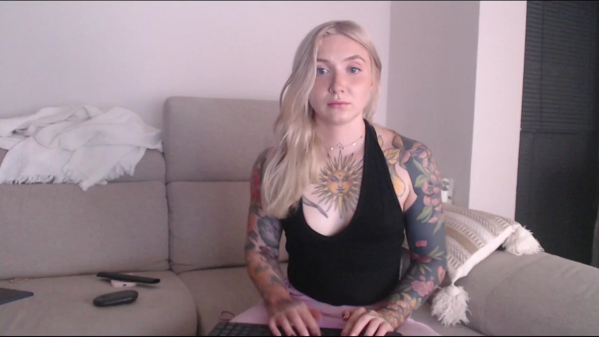 Gallery image thumbnail from Tattoo_bbgirl's myfreecams stream on, 06/28/2025, 23:00 image 5 of 20