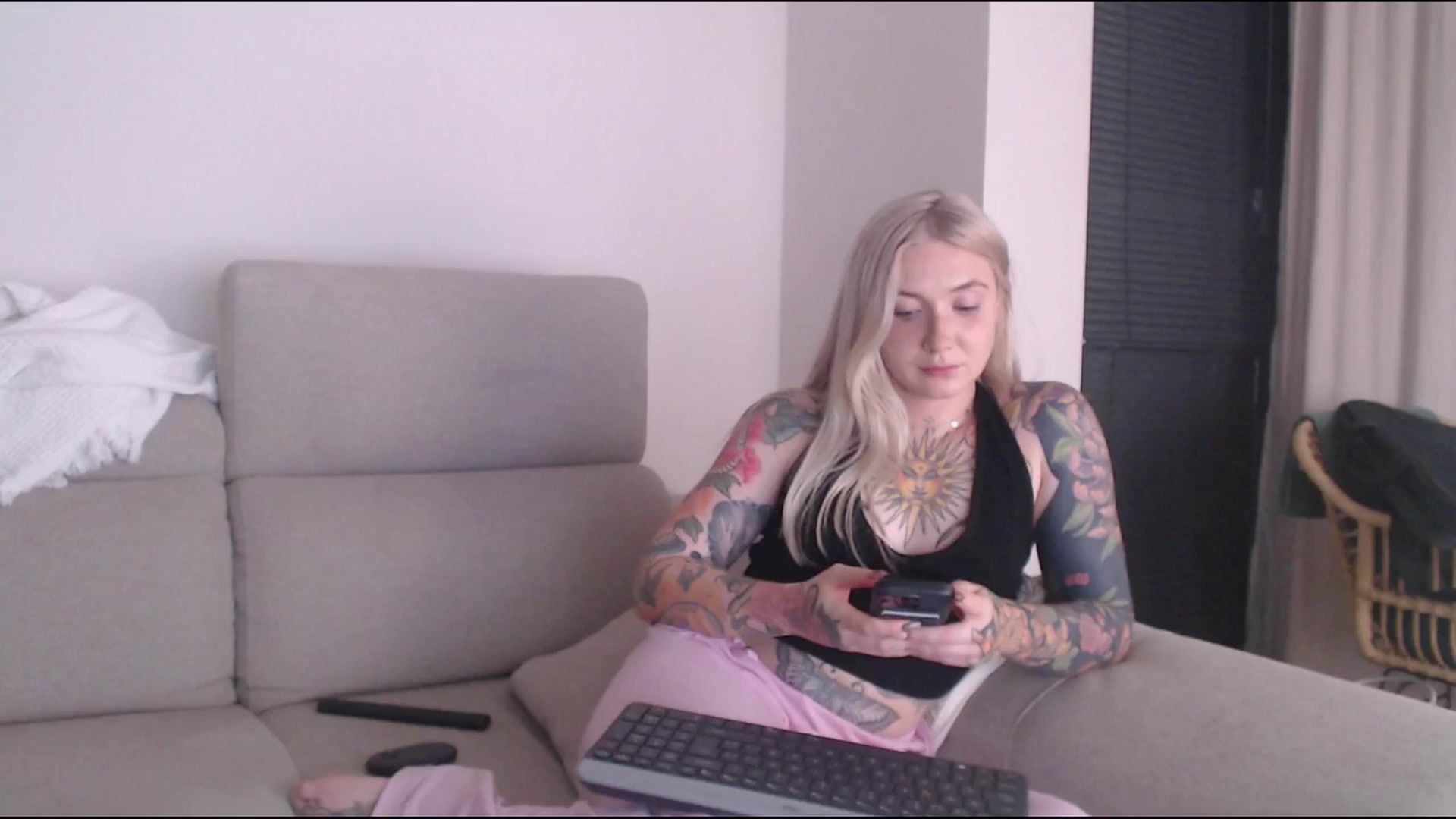 Gallery image thumbnail from Tattoo_bbgirl's myfreecams stream on, 06/28/2025, 23:00 image 17 of 20
