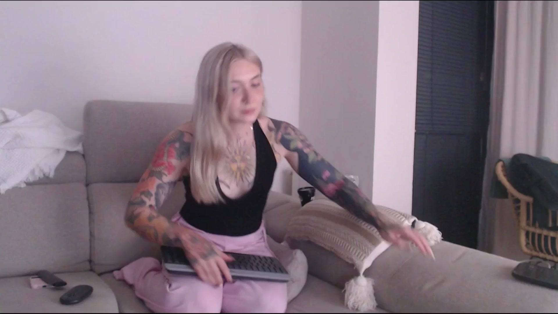Gallery image thumbnail from Tattoo_bbgirl's myfreecams stream on, 06/28/2025, 23:00 image 8 of 20