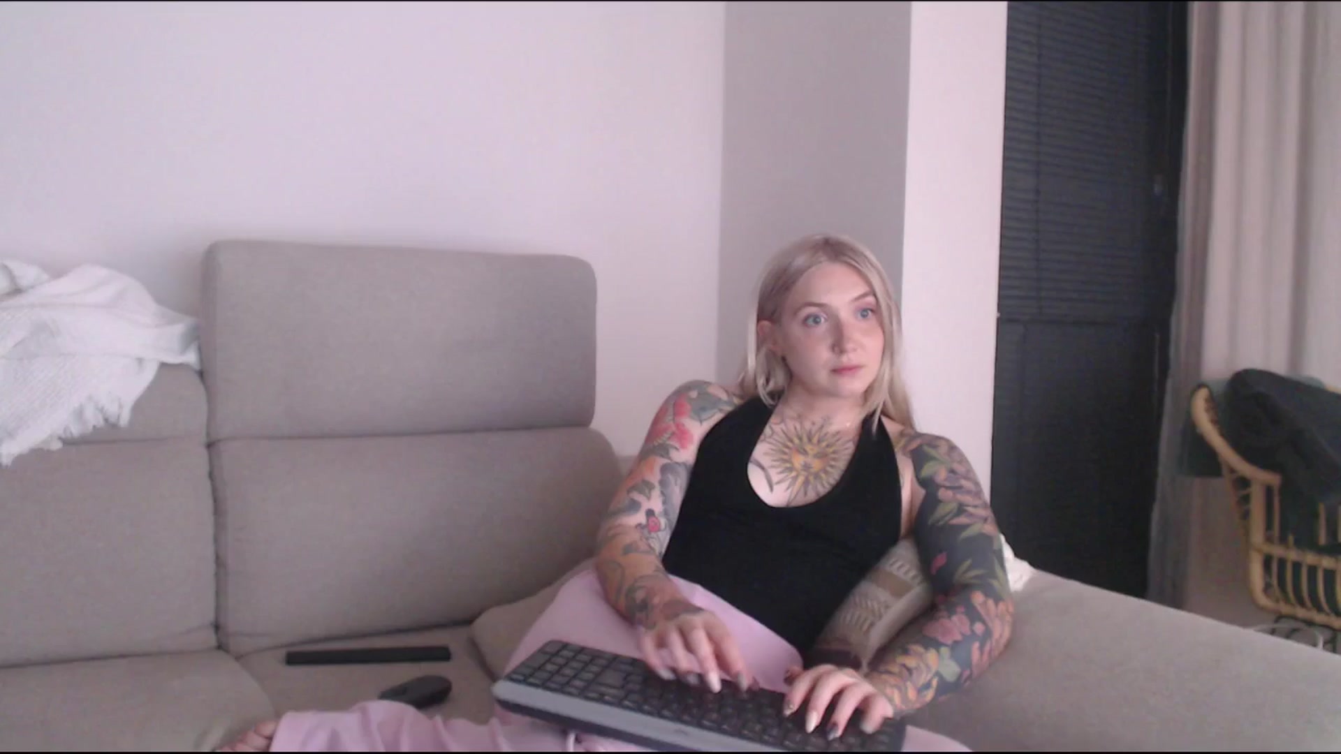 Gallery image thumbnail from Tattoo_bbgirl's myfreecams stream on, 06/28/2025, 23:00 image 15 of 20