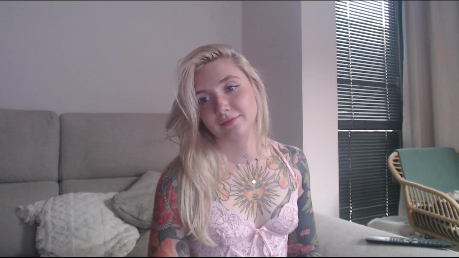 Gallery image thumbnail from Tattoo_bbgirl's myfreecams stream on, 07/17/2025, 19:40 image 16 of 20
