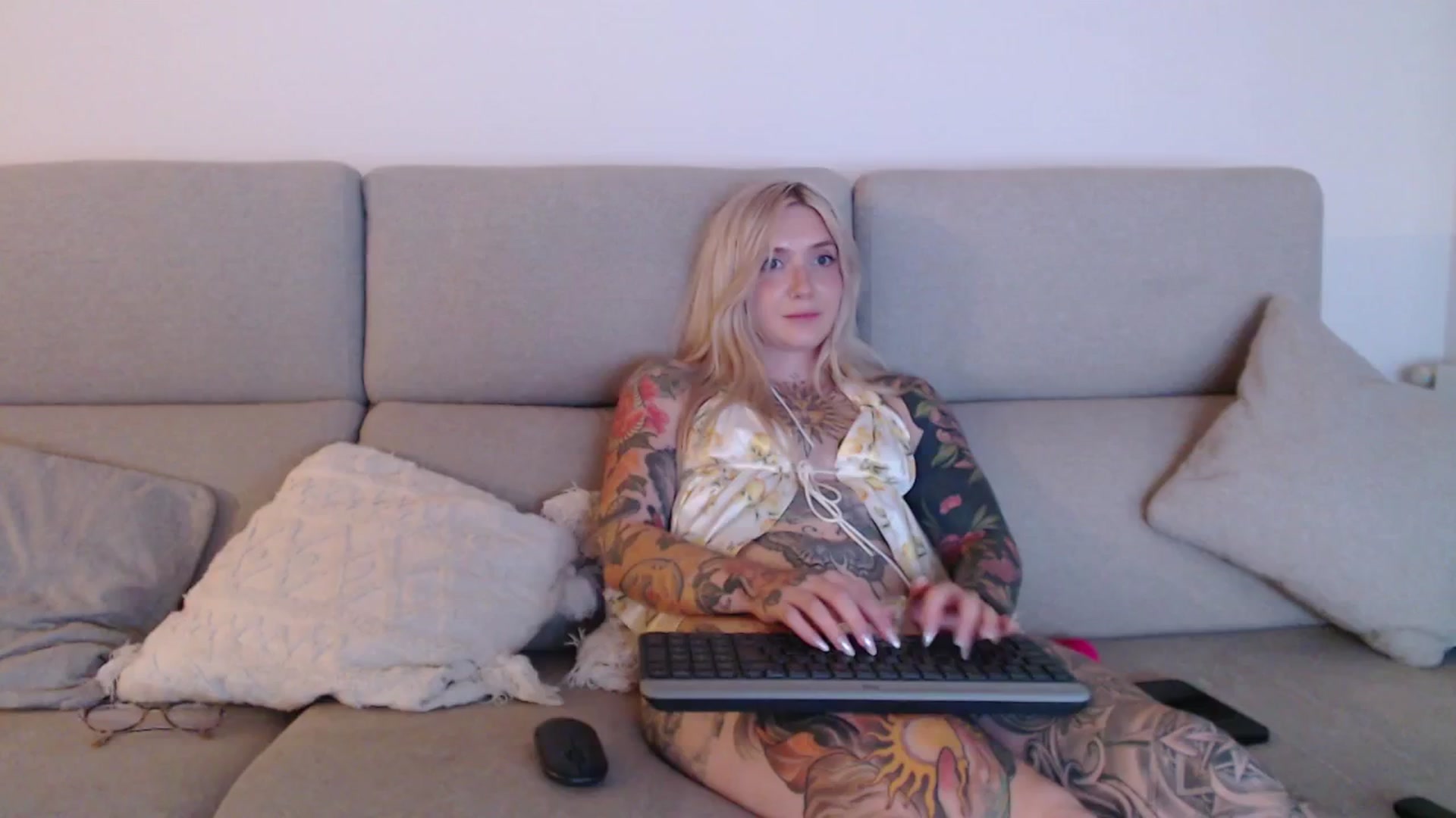 Gallery image thumbnail from Tattoo_bbgirl's myfreecams stream on, 09/15/2025, 21:14 image 20 of 20