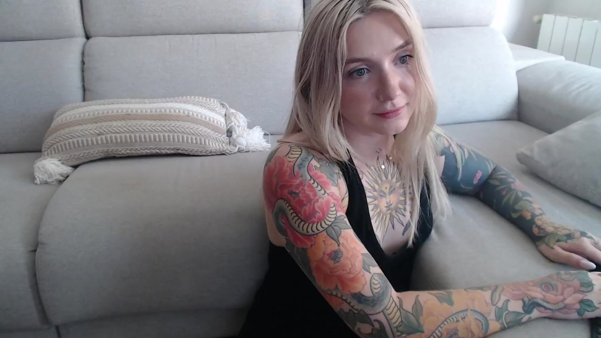 Gallery image thumbnail from Tattoo_bbgirl's myfreecams stream on, 09/19/2025, 12:35 image 16 of 20
