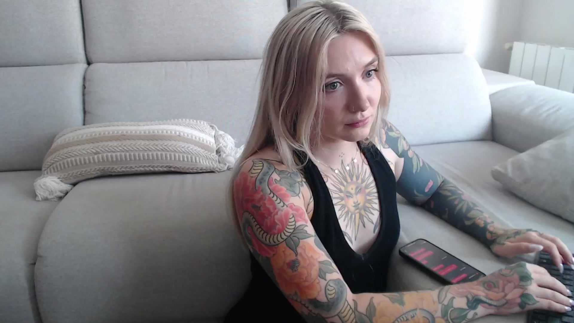 Gallery image thumbnail from Tattoo_bbgirl's myfreecams stream on, 09/19/2025, 12:35 image 14 of 20