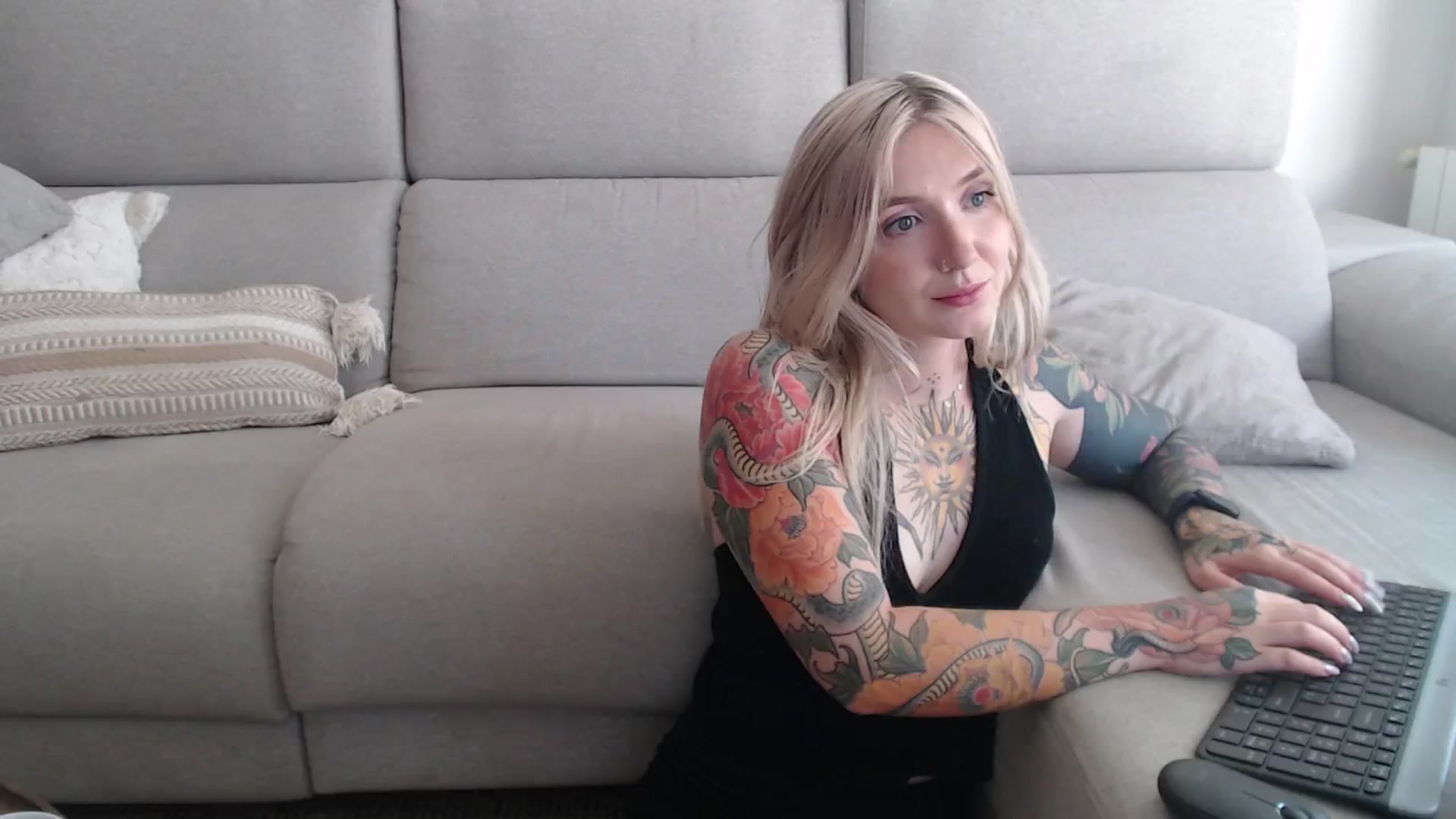 Gallery image thumbnail from Tattoo_bbgirl's myfreecams stream on, 09/19/2025, 15:13 image 11 of 20