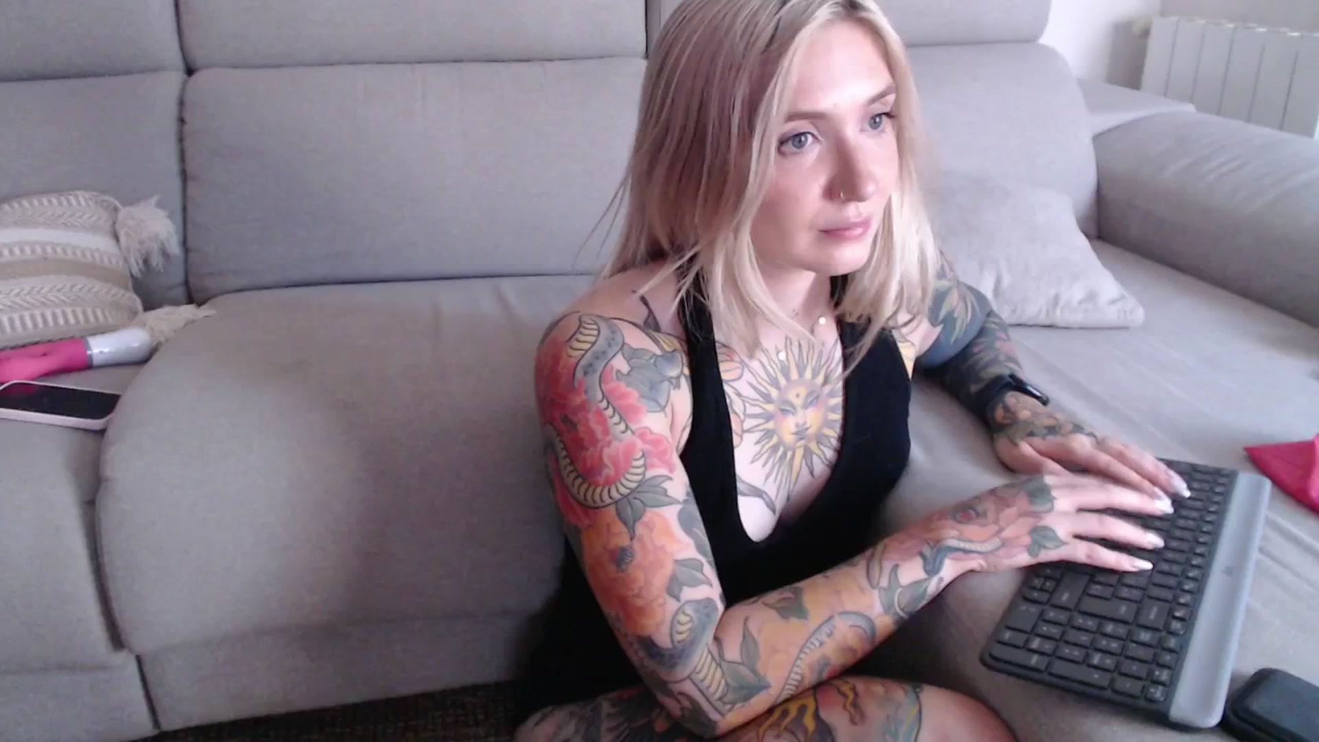 Gallery image thumbnail from Tattoo_bbgirl's myfreecams stream on, 09/19/2025, 18:00 image 8 of 20